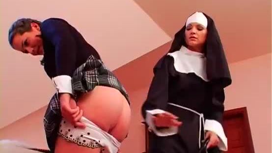Kinky mistresse ties and tapes up slave in hot s&m fetish